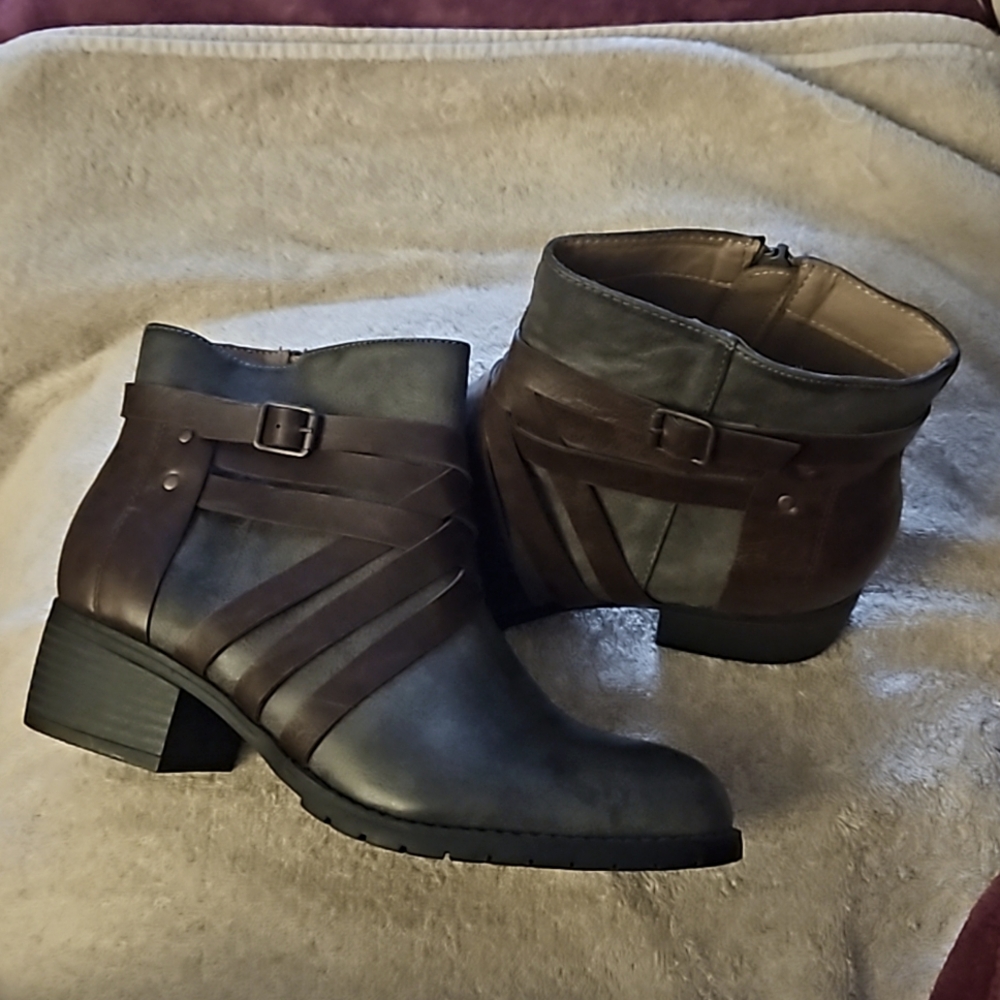 NWOT Size 9 EuroSoft by Sofft "Merced" Bootie Gray/Brown